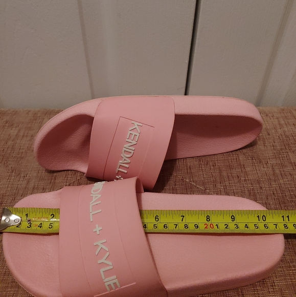 Kendall+Kylie comfortable fashion slip on sandals - Picture 6 of 9